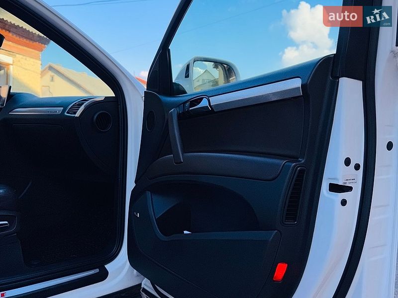 Позашляховик / Кросовер Audi Q7 2014 в Тячеві