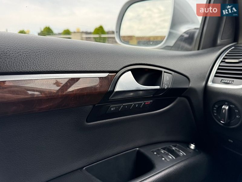 Внедорожник / Кроссовер Audi Q7 2012 в Черновцах