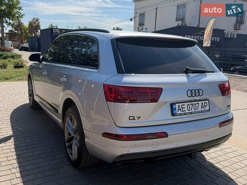 Внедорожник / Кроссовер Audi Q7 2017 в Кривом Роге