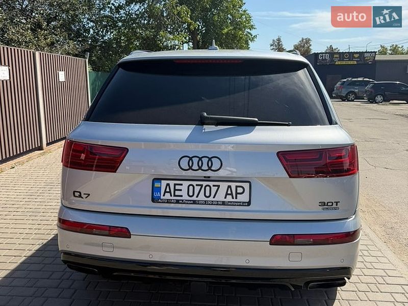 Внедорожник / Кроссовер Audi Q7 2017 в Кривом Роге