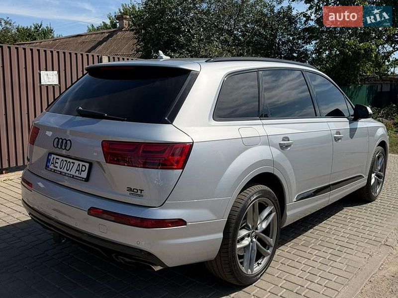 Внедорожник / Кроссовер Audi Q7 2017 в Кривом Роге