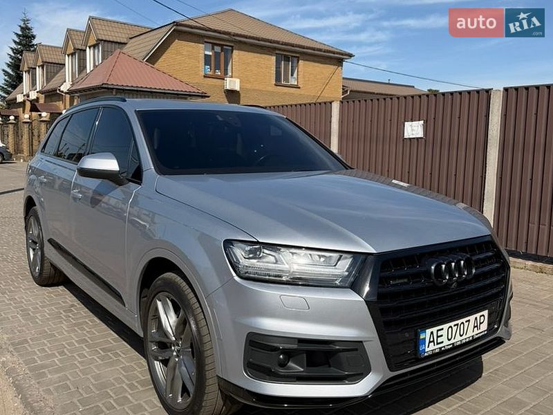 Внедорожник / Кроссовер Audi Q7 2017 в Кривом Роге