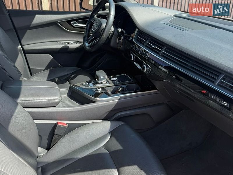 Внедорожник / Кроссовер Audi Q7 2017 в Кривом Роге
