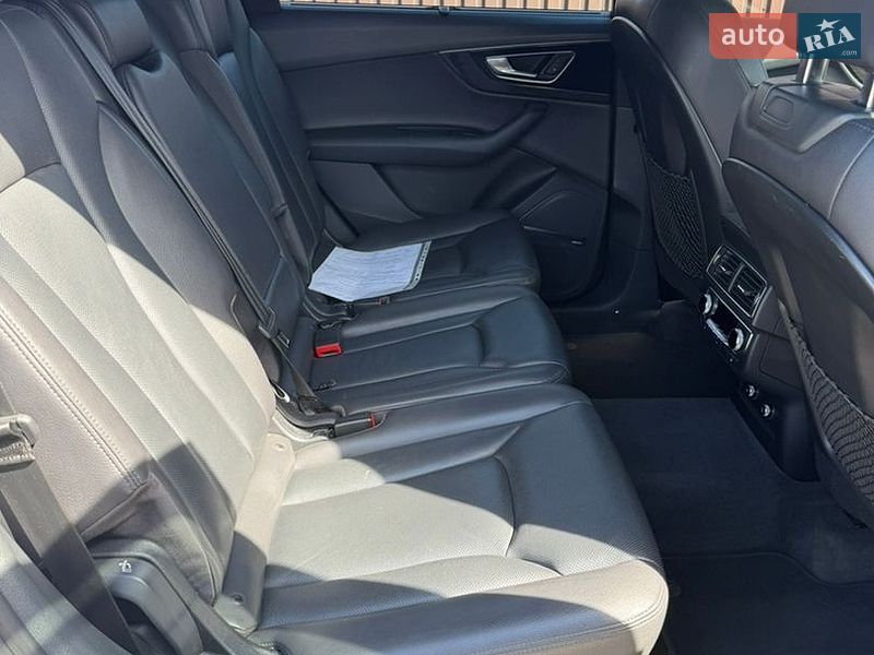Внедорожник / Кроссовер Audi Q7 2017 в Кривом Роге