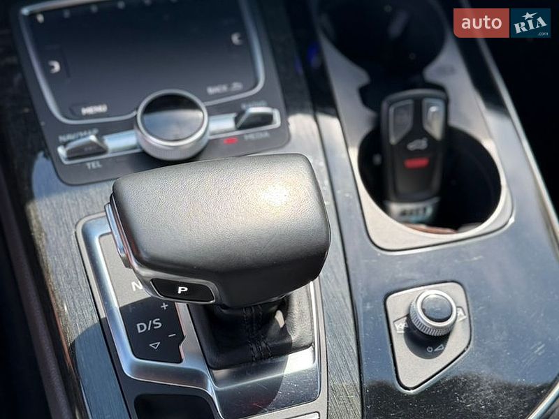 Внедорожник / Кроссовер Audi Q7 2017 в Кривом Роге