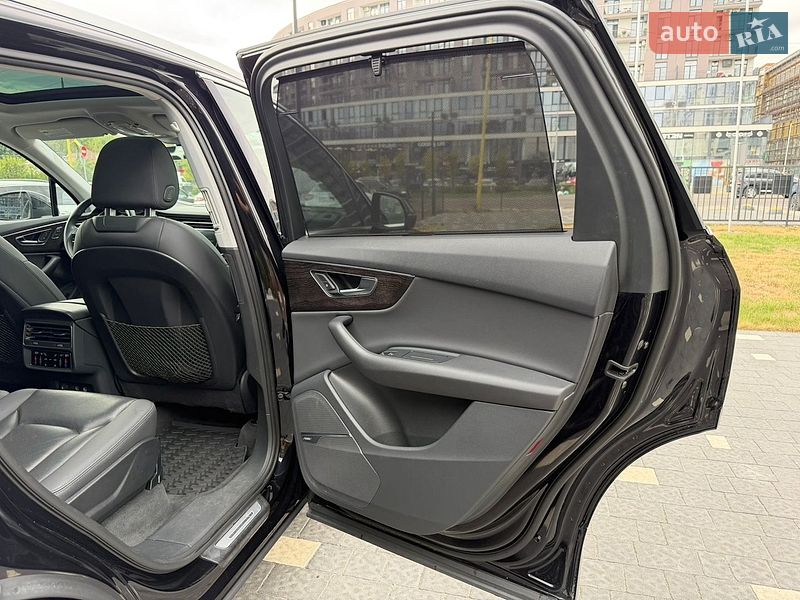 Позашляховик / Кросовер Audi Q7 2019 в Ужгороді