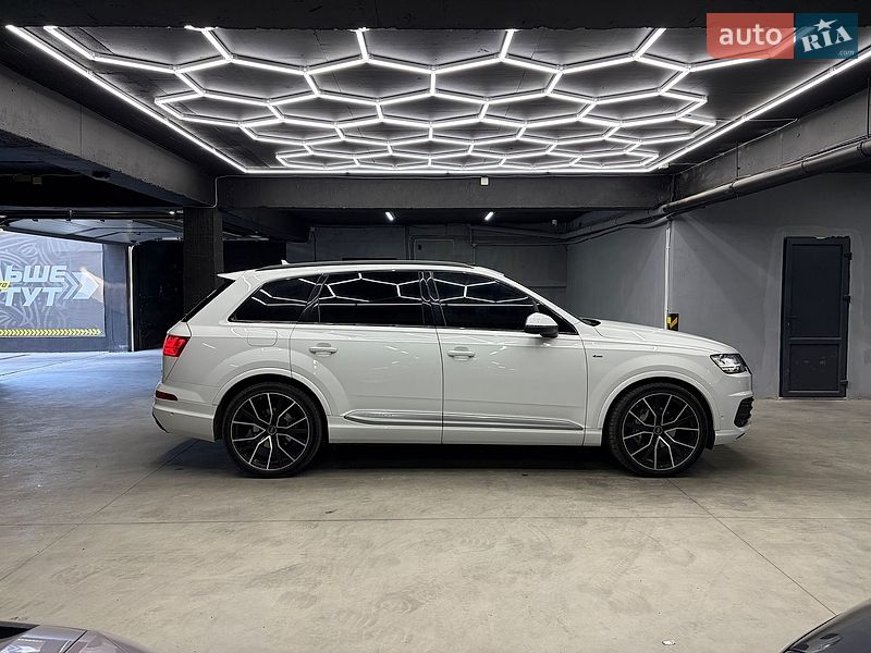 Позашляховик / Кросовер Audi Q7 2015 в Чернівцях фото 10 Позашляховик / Кросовер Audi Q7 2015 в Чернівцях