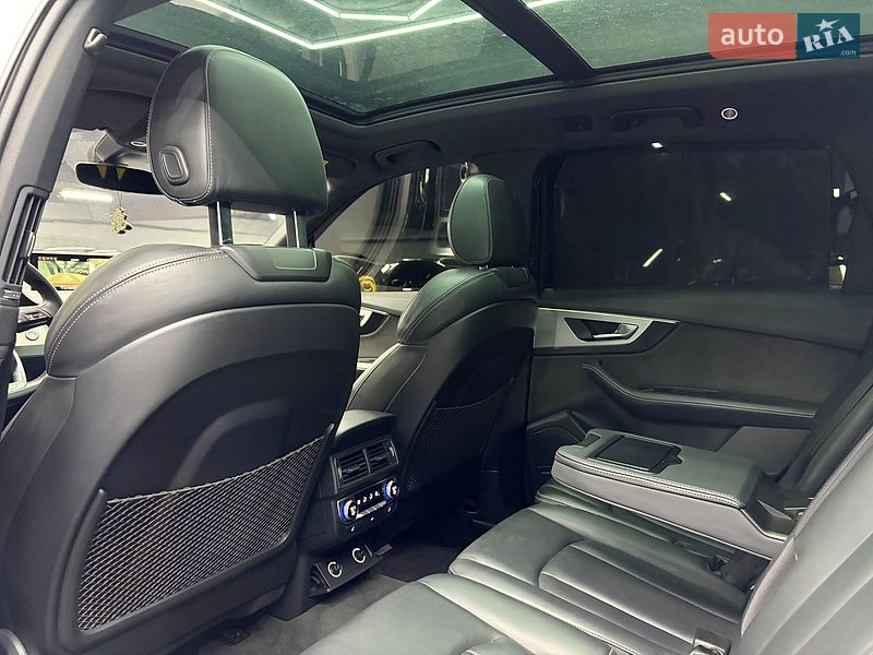 Позашляховик / Кросовер Audi Q7 2015 в Чернівцях фото 29 Позашляховик / Кросовер Audi Q7 2015 в Чернівцях