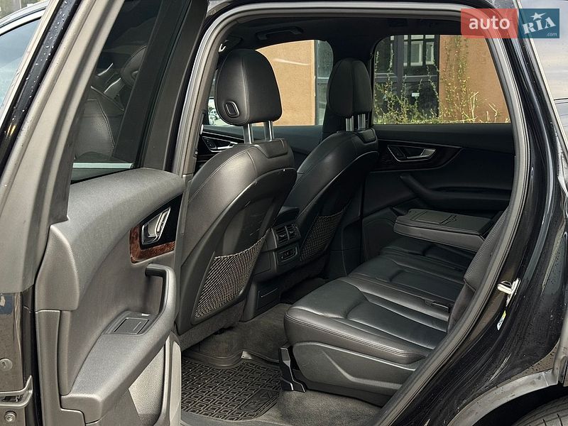 Позашляховик / Кросовер Audi Q7 2016 в Вінниці