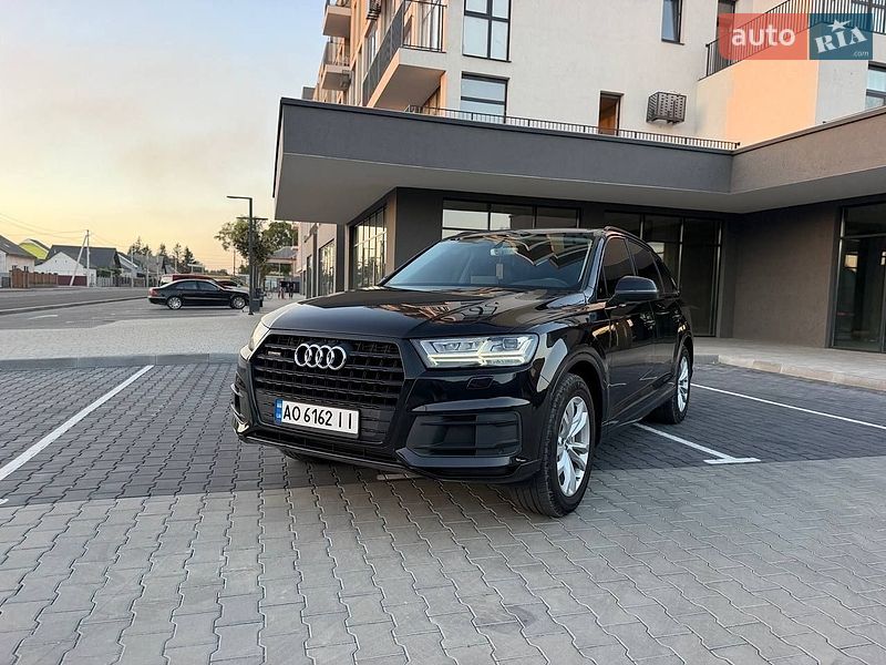 Позашляховик / Кросовер Audi Q7 2016 в Виноградові