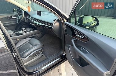 Позашляховик / Кросовер Audi Q7 2016 в Виноградові