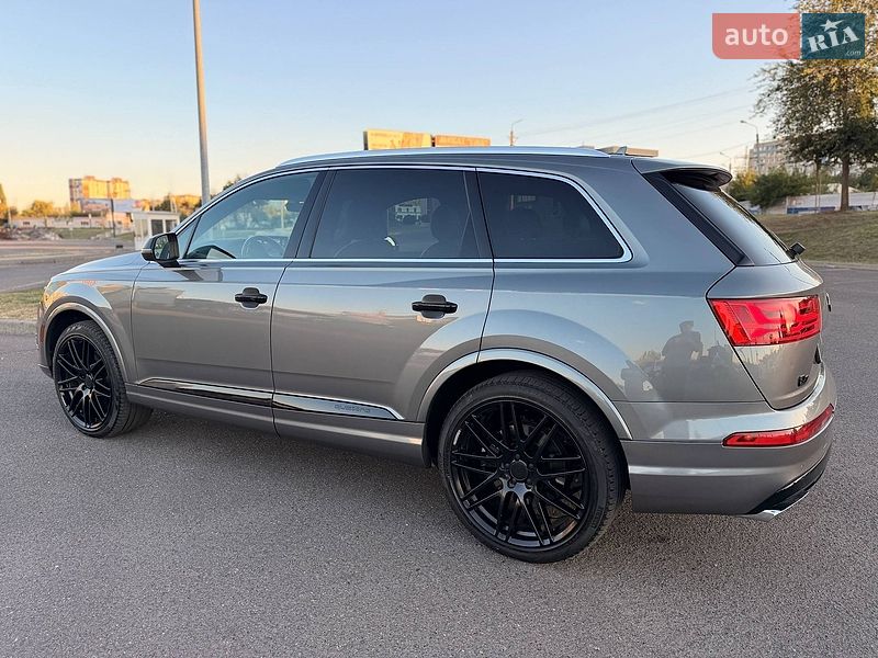 Внедорожник / Кроссовер Audi Q7 2016 в Кривом Роге