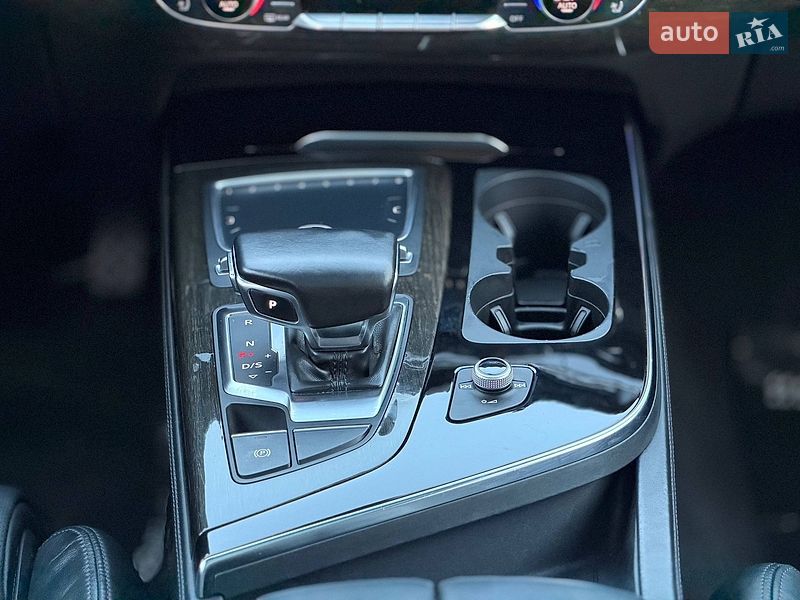 Внедорожник / Кроссовер Audi Q7 2016 в Кривом Роге