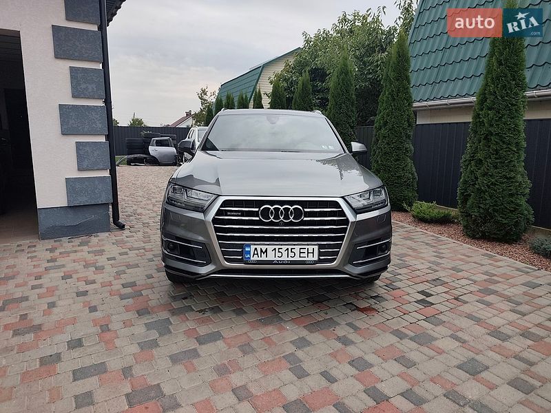 Внедорожник / Кроссовер Audi Q7 2016 в Звягеле