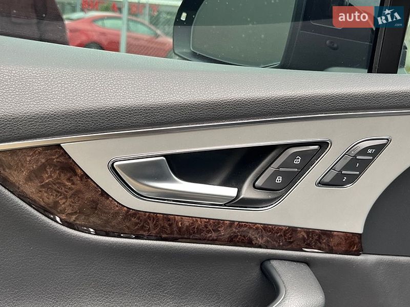 Позашляховик / Кросовер Audi Q7 2018 в Стрию