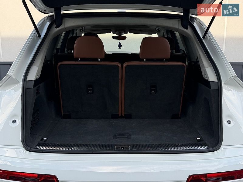 Позашляховик / Кросовер Audi Q7 2017 в Рівному