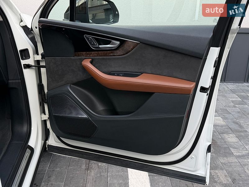 Позашляховик / Кросовер Audi Q7 2017 в Рівному