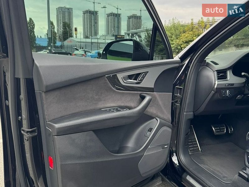 Внедорожник / Кроссовер Audi Q7 2016 в Киеве