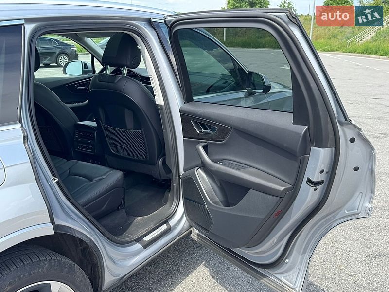 Внедорожник / Кроссовер Audi Q7 2021 в Полтаве