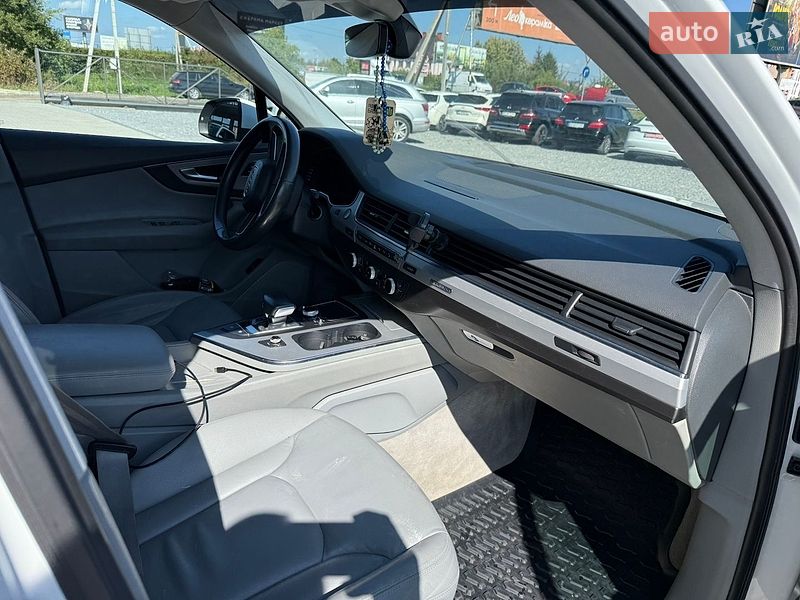 Позашляховик / Кросовер Audi Q7 2016 в Львові