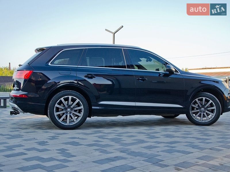 Позашляховик / Кросовер Audi Q7 2016 в Сарнах