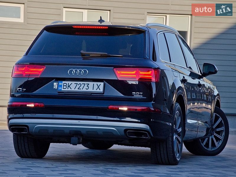 Позашляховик / Кросовер Audi Q7 2016 в Сарнах