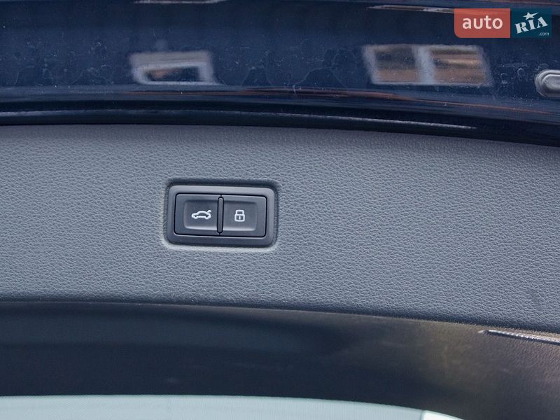 Позашляховик / Кросовер Audi Q7 2016 в Сарнах