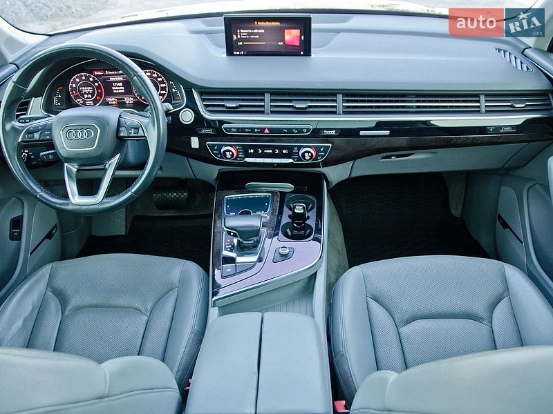 Позашляховик / Кросовер Audi Q7 2016 в Сарнах