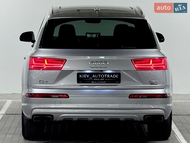 Позашляховик / Кросовер Audi Q7 2016 в Києві