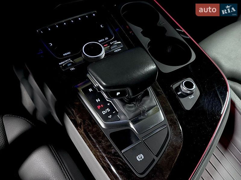 Позашляховик / Кросовер Audi Q7 2016 в Києві