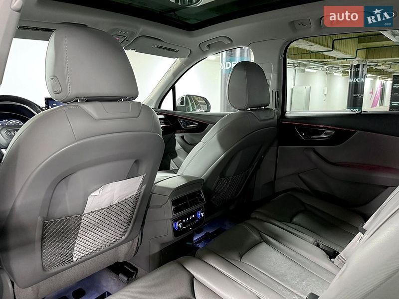 Позашляховик / Кросовер Audi Q7 2016 в Києві