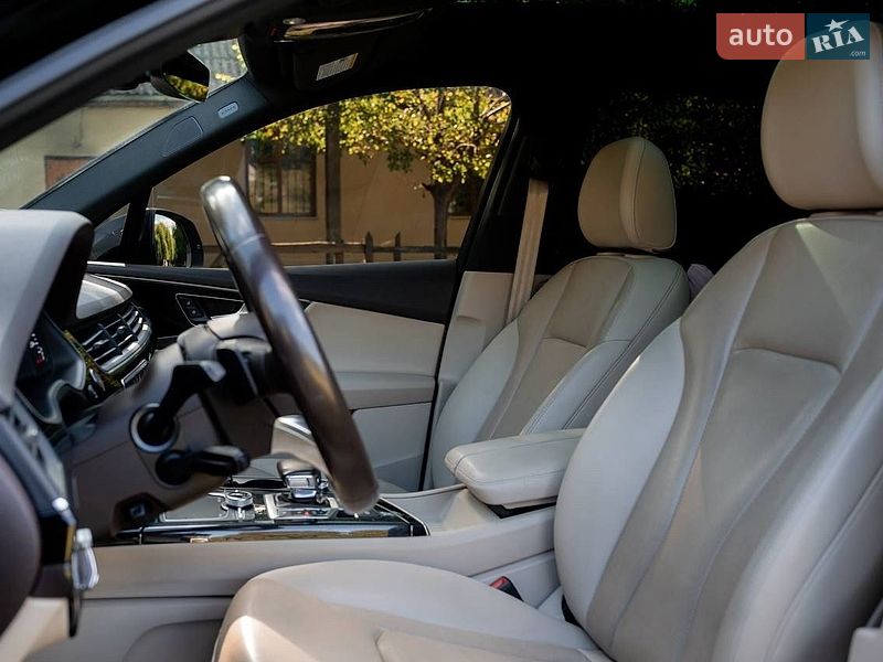 Позашляховик / Кросовер Audi Q7 2016 в Києві
