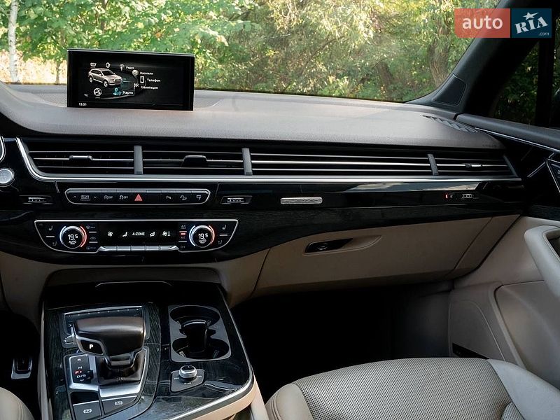 Позашляховик / Кросовер Audi Q7 2016 в Києві