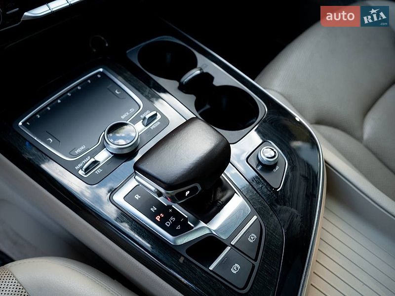 Позашляховик / Кросовер Audi Q7 2016 в Києві