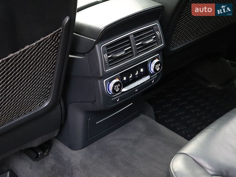Позашляховик / Кросовер Audi Q7 2016 в Рівному