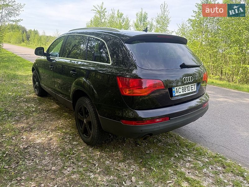 Позашляховик / Кросовер Audi Q7 2009 в Шацьку