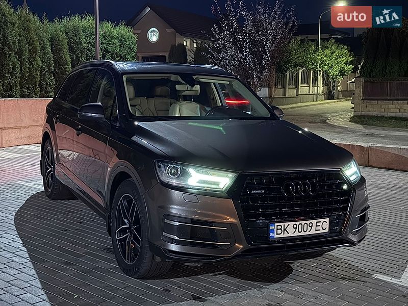 Внедорожник / Кроссовер Audi Q7 2015 в Дубно