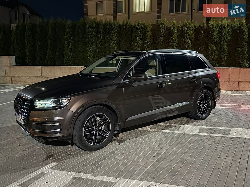 Внедорожник / Кроссовер Audi Q7 2015 в Дубно