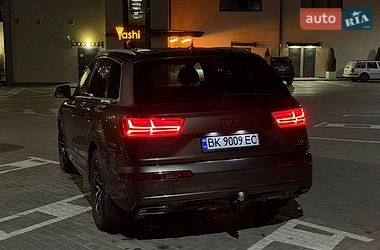Внедорожник / Кроссовер Audi Q7 2015 в Дубно