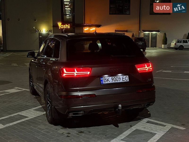 Внедорожник / Кроссовер Audi Q7 2015 в Дубно
