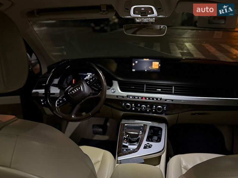 Внедорожник / Кроссовер Audi Q7 2015 в Дубно