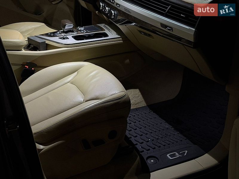 Внедорожник / Кроссовер Audi Q7 2015 в Дубно