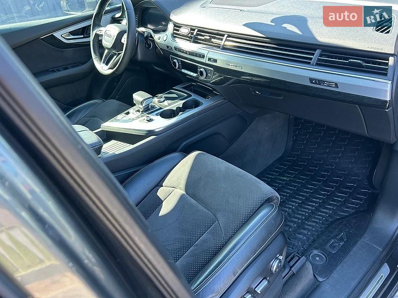 Внедорожник / Кроссовер Audi Q7 2017 в Киеве