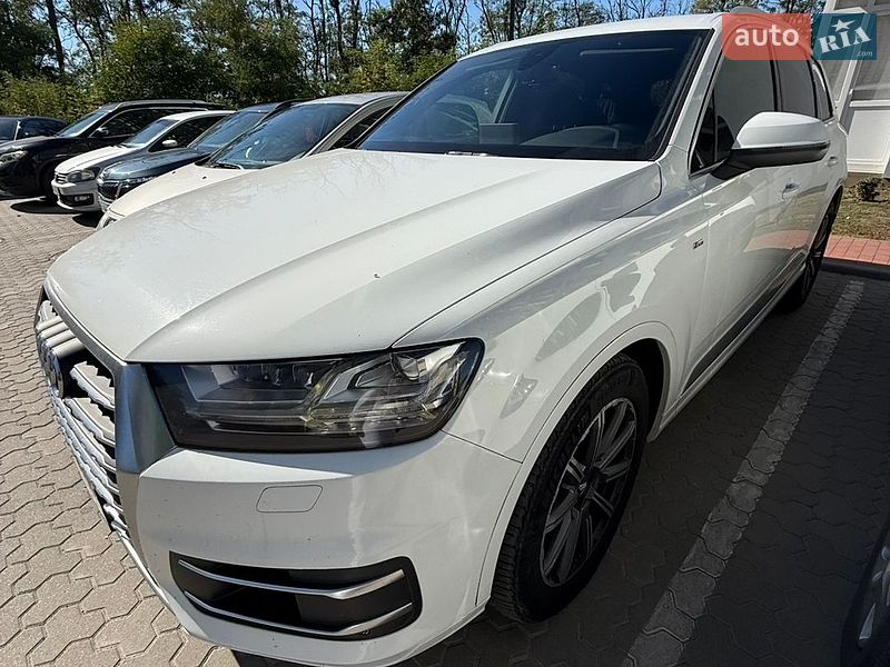 Позашляховик / Кросовер Audi Q7 2016 в Києві