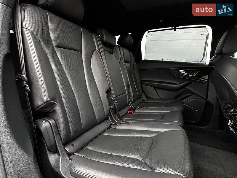Позашляховик / Кросовер Audi Q7 2016 в Білогородці