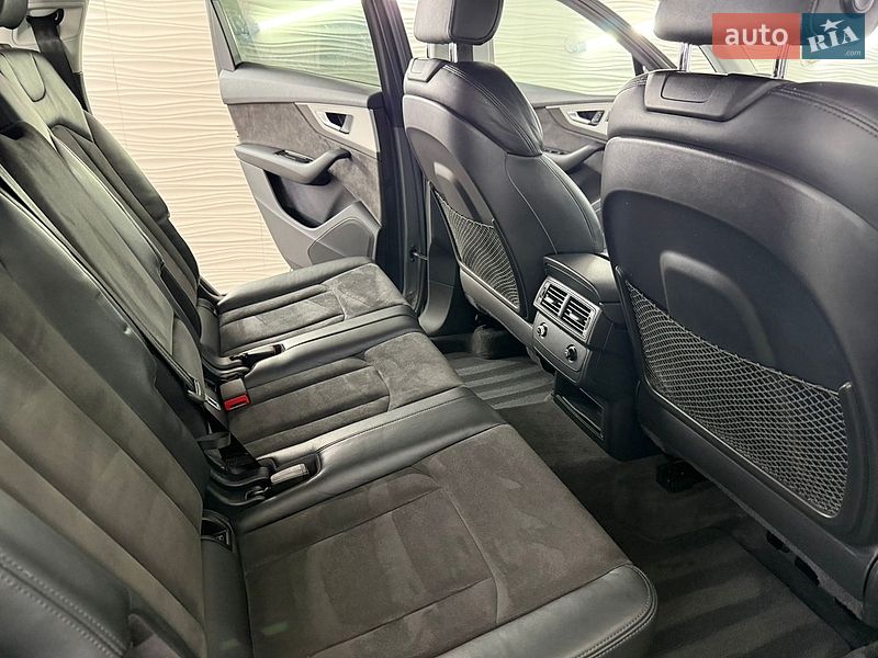 Внедорожник / Кроссовер Audi Q7 2017 в Умани