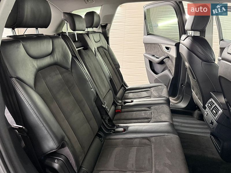 Внедорожник / Кроссовер Audi Q7 2017 в Умани