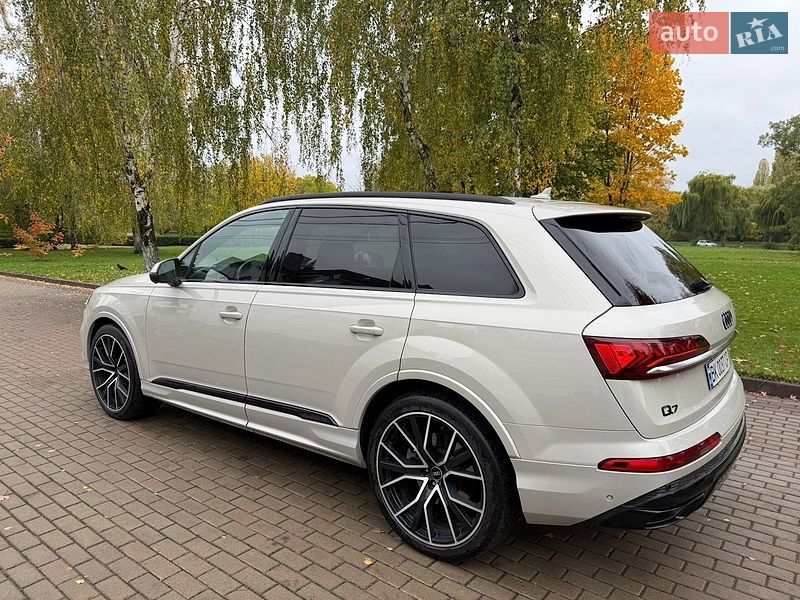 Внедорожник / Кроссовер Audi Q7 2020 в Ровно