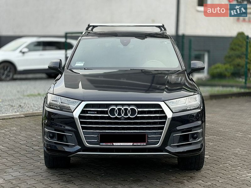 Позашляховик / Кросовер Audi Q7 2017 в Чернівцях