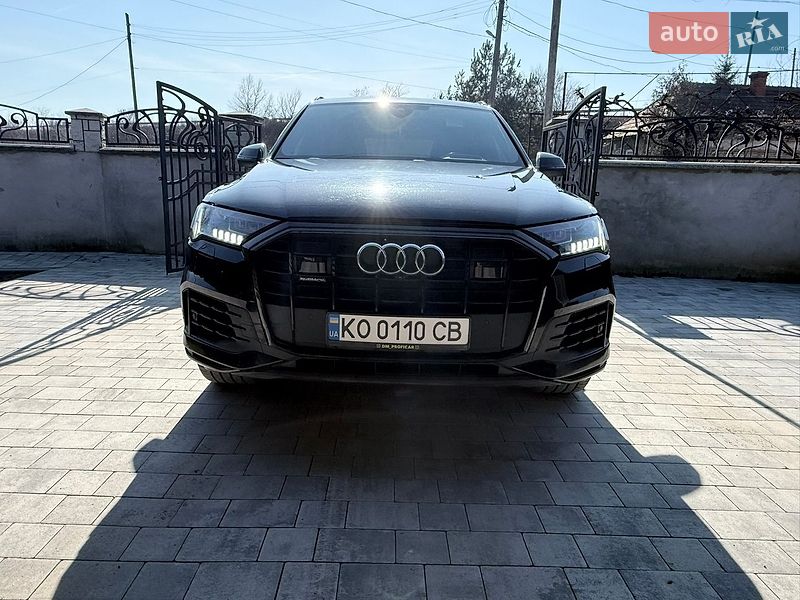 Позашляховик / Кросовер Audi Q7 2020 в Ужгороді